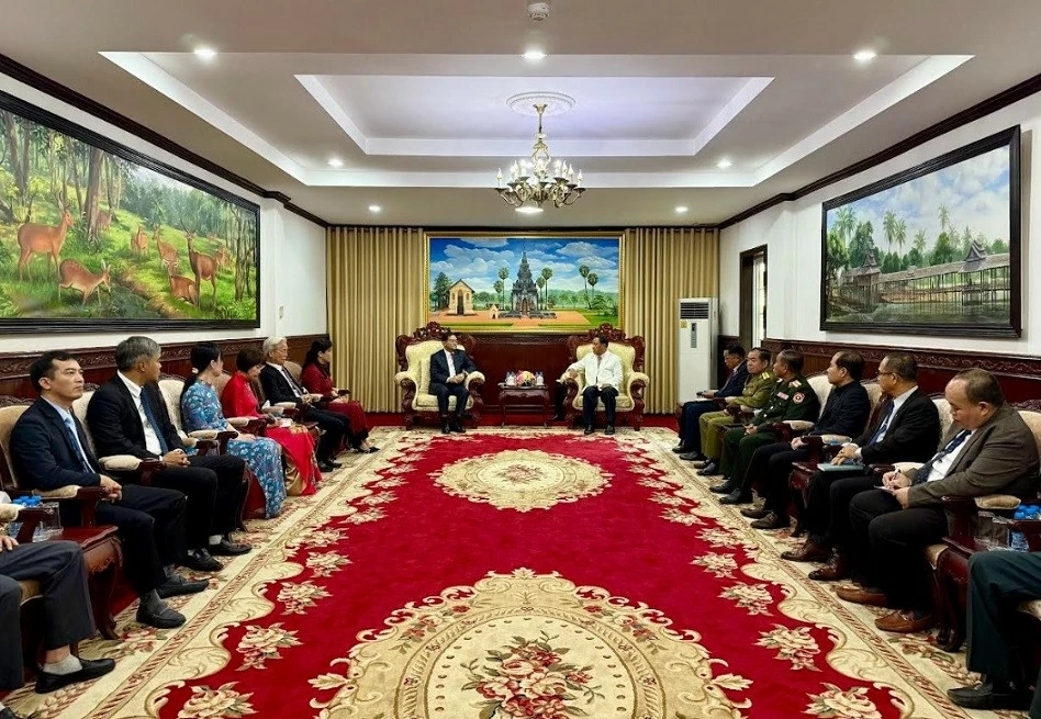 Bí thư Tỉnh ủy Savannakhet (Lào) tiếp Tổng Lãnh sự Việt Nam Nguyễn Văn Dũng Bí thư Tỉnh ủy Savannakhet (Lào) tiếp Tổng Lãnh sự Việt Nam Nguyễn Văn Dũng