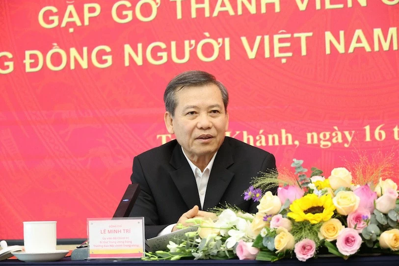 Đồng chí Lê Minh Trí thăm và gặp gỡ cán bộ, nhân viên Tổng Lãnh sự quán Việt Nam tại Trùng Khánh Đồng chí Lê Minh Trí thăm và gặp gỡ cán bộ, nhân viên Tổng Lãnh sự quán Việt Nam tại Trùng Khánh