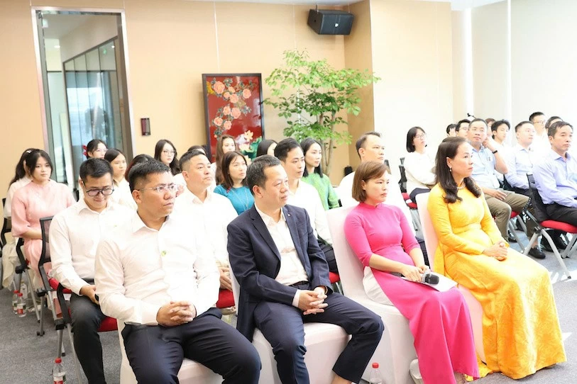 Trưởng Ban Nội chính Trung ương thăm, làm việc với Tổng Lãnh sự quán Việt Nam tại Trùng Khánh Trưởng Ban Nội chính Trung ương thăm, làm việc với Tổng Lãnh sự quán Việt Nam tại Trùng Khánh