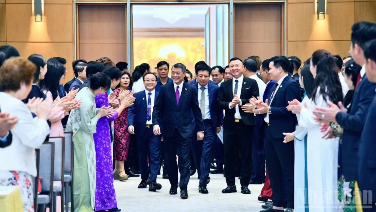 Thủ tướng Chính phủ Lê Minh Hưng đến dự Hội nghị Thường trực Chính phủ với cộng đồng doanh nghiệp. (Nguồn: Nhandan)
