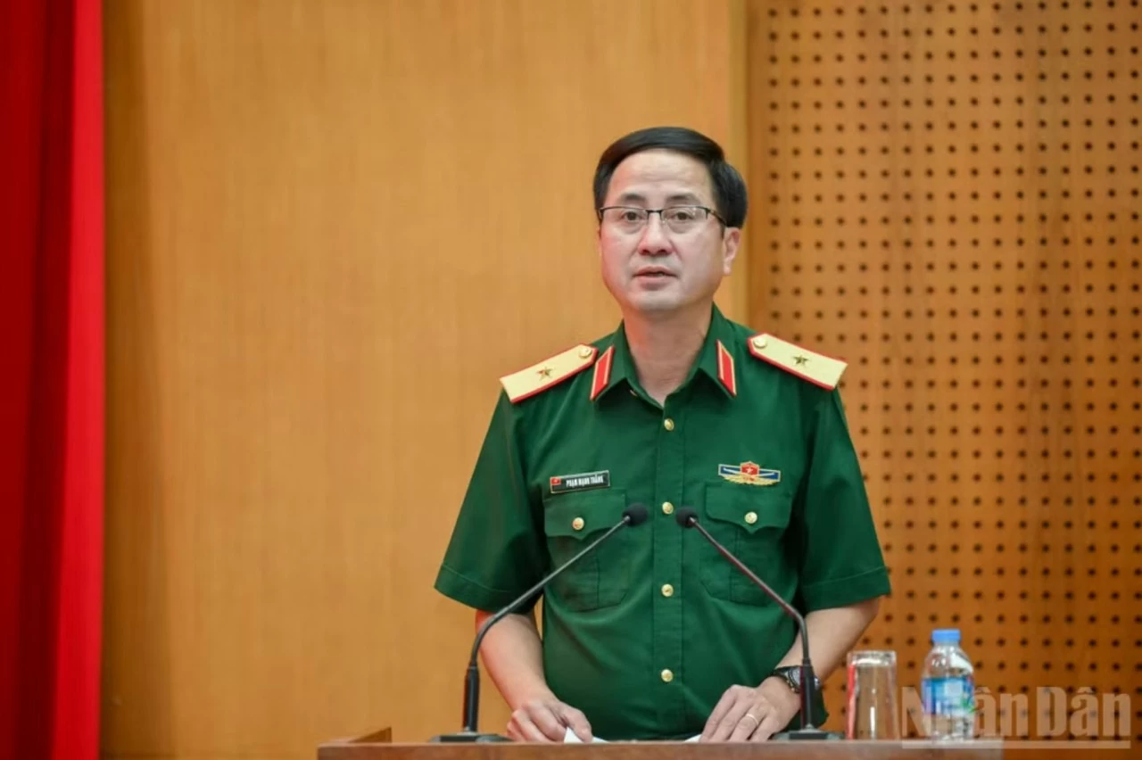 Đồng chí Thiếu tướng Phạm Mạnh Thắng, Cục trưởng Gìn giữ hòa bình Việt Nam phát biểu tại hội nghị. (Nguồn: Nhandan)