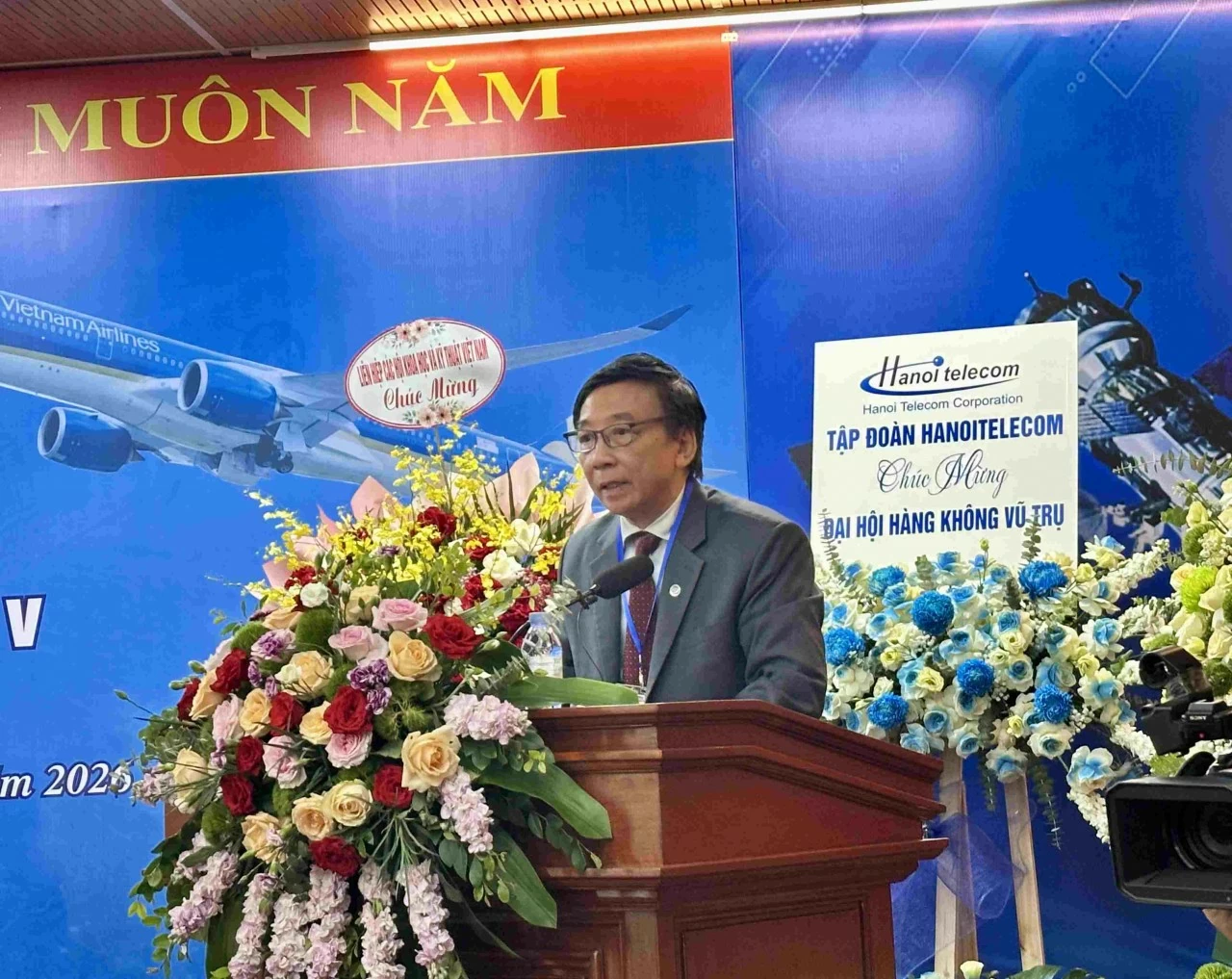 PGS, TS Phạm Ngọc Lãng - nguyên Phó Chủ tịch Viện Hàn lâm Khoa học và Công nghệ Việt Nam, Chủ tịch Hội Hàng không - Vũ trụ Việt Nam phát biểu khai mạc. (Ảnh: Yến Vi) PGS, TS Phạm Ngọc Lãng - nguyên Phó Chủ tịch Viện Hàn lâm Khoa học và Công nghệ Việt Nam, Chủ tịch Hội Hàng không - Vũ trụ Việt Nam phát biểu khai mạc. (Ảnh: Yến Vi)