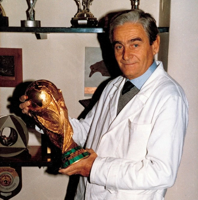 Từ xưởng điêu khắc ở Milan đến biểu tượng bất tử của World Cup: Những câu chuyện thú vị về chiếc cúp vàng danh giá