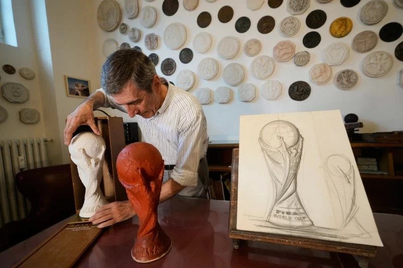 Từ xưởng điêu khắc ở Milan đến biểu tượng bất tử của World Cup: Những câu chuyện thú vị về chiếc cúp vàng danh giá