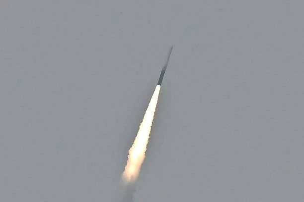 Tên lửa quỹ đạo Vikram-1 của công ty Skyroot Aerospace cất cánh từ Trung tâm Vũ trụ Satish Dhawan ở Sriharikota, bang Andhra Pradesh, Ấn Độ, ngày 18/7/2026.