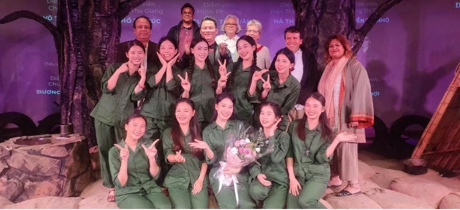 Đưa lịch sử chạm vào trái tim: Sức hút từ ‘Huyền thoại tuổi thanh xuân’