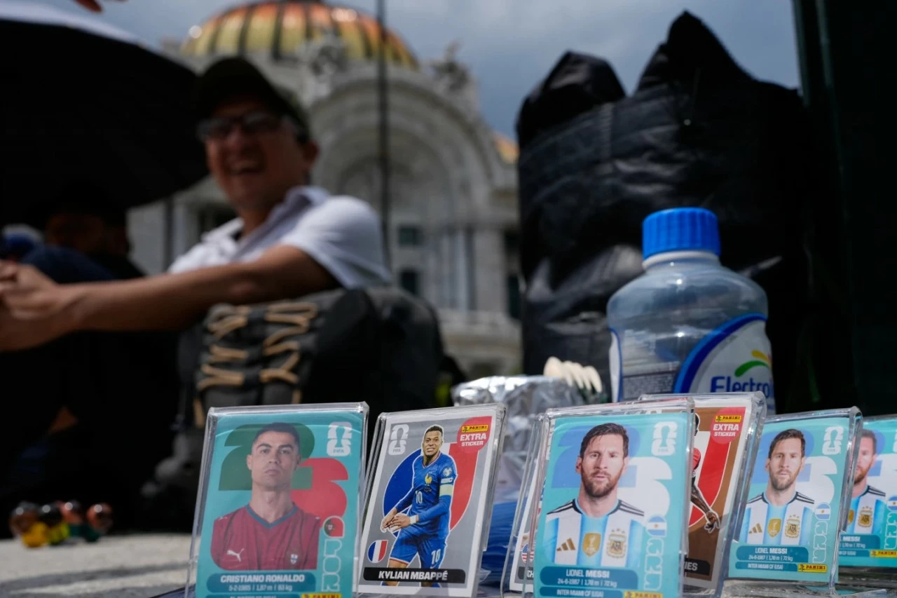 Cơn sốt thẻ cầu thủ World Cup 2026: Album Panini cháy hàng, người hâm mộ đua nhau sưu tập 980 miếng dán lịch sử