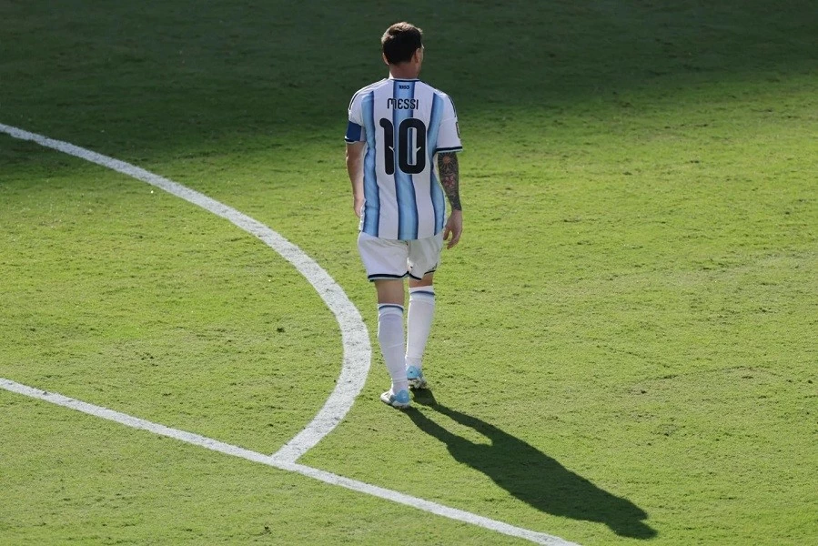 Messi bất lực trước sự hoàn hảo của Tây Ban Nha: El Pulga đã không thể tạo nên phép màu cuối cùng