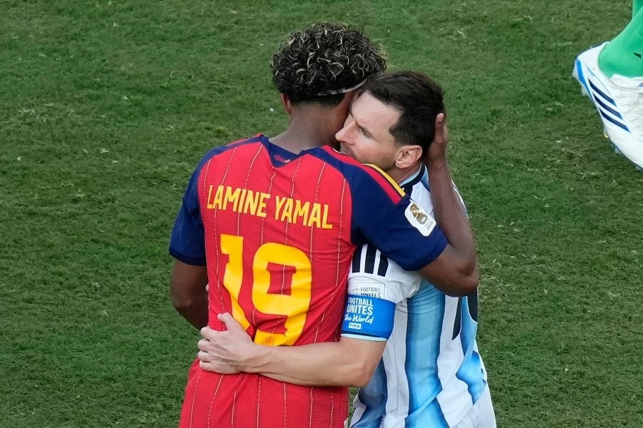 Messi bất lực trước sự hoàn hảo của Tây Ban Nha: El Pulga đã không thể tạo nên phép màu cuối cùng