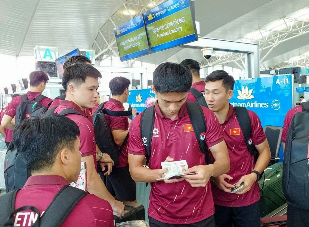 Đội tuyển Việt Nam lên đường sang Thái Lan, chuẩn bị đá trận ra quân ASEAN Championship 2026