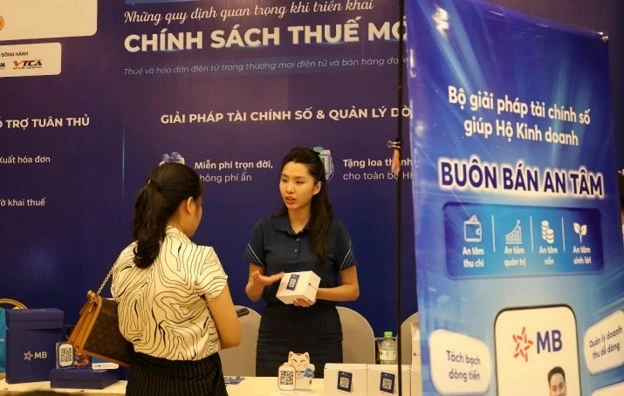 MB giới thiệu Bộ giải pháp tài chính số giúp hộ kinh doanh buôn bán an tâm tại Hội thảo.