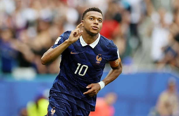 Kylian Mbappe ăn mừng bàn thắng thứ ba của tuyển Pháp trong trận tranh hạng Ba World Cup 2026 với tuyển Anh ngày 18/7. Với pha lập công này, tiền đạo người Pháp nâng tổng số bàn thắng tại các kỳ World Cup lên 22, trở thành chân sút ghi nhiều bàn nhất trong lịch sử giải đấu. (Nguồn: Getty Images)