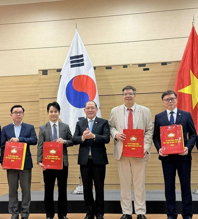 Thúc đẩy hợp tác đối ngoại nhân dân và kết nối cộng đồng doanh nhân, chuyên gia, trí thức kiều bào tại Hàn Quốc