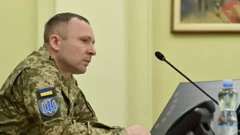 Trước áp lực từ người biểu tình, Tổng thống Ukraine thay tướng quân đội, Nga lập tức hành động