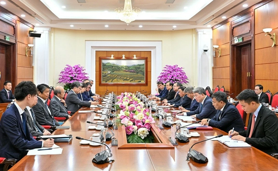 Ủy viên Bộ Chính trị, Thường trực Ban Bí thư Trần Cẩm Tú tiếp Quyền Tổng Thư ký Đảng Dân chủ Tự do Nhật Bản Hagiuda Koichi