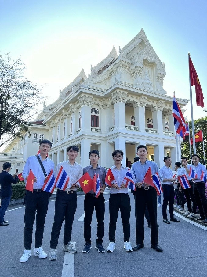 Chuyên trang HNNG: Kiều bào đồng hành cùng ngoại giao Việt Nam Kiều bào đồng hành cùng ngoại giao Việt Nam