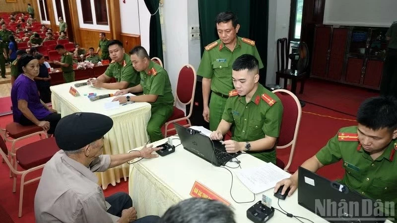 Công an Tuyên Quang mở đợt cao điểm thu nhận mẫu ADN thân nhân liệt sĩ Công an Tuyên Quang mở đợt cao điểm thu nhận mẫu ADN thân nhân liệt sĩ
