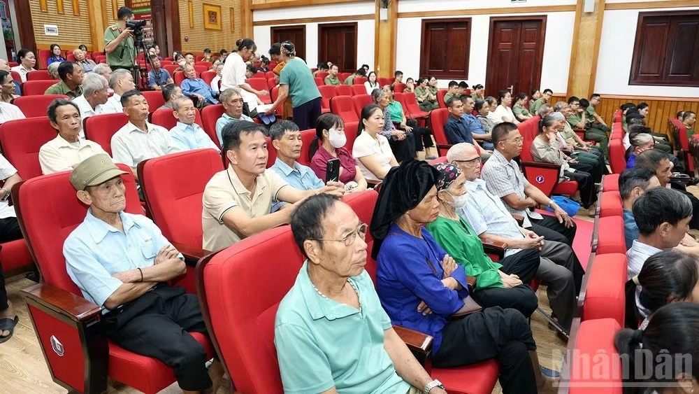 Công an Tuyên Quang mở đợt cao điểm thu nhận mẫu ADN thân nhân liệt sĩ Công an Tuyên Quang mở đợt cao điểm thu nhận mẫu ADN thân nhân liệt sĩ