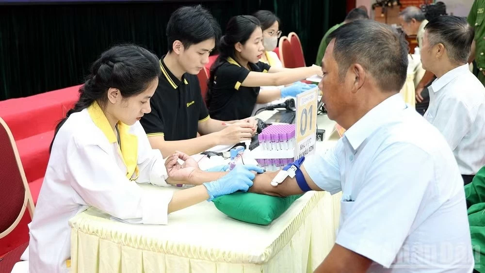 Công an Tuyên Quang mở đợt cao điểm thu nhận mẫu ADN thân nhân liệt sĩ Công an Tuyên Quang mở đợt cao điểm thu nhận mẫu ADN thân nhân liệt sĩ