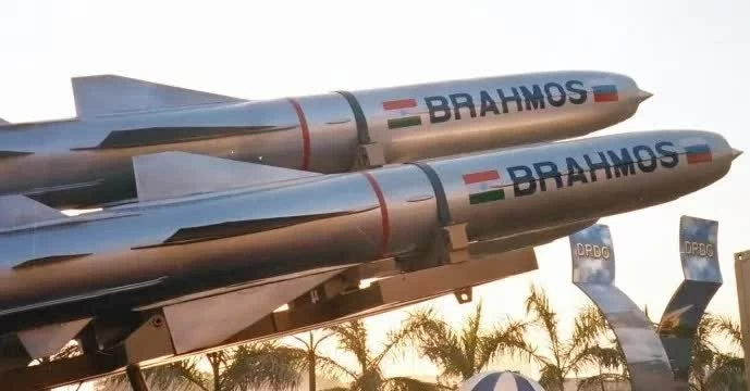 Phương Nam toàn cầu Từ tên lửa BrahMos đến cánh cửa rộng mở của ngành công nghiệp quốc phòng Ấn Độ