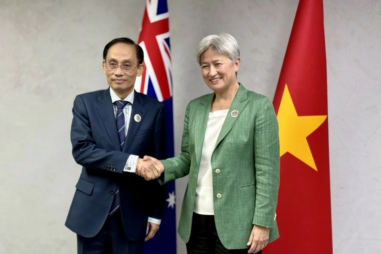 Bộ trưởng Ngoại giao Lê Hoài Trung gặp Bộ trưởng Ngoại giao Australia Penny Wong