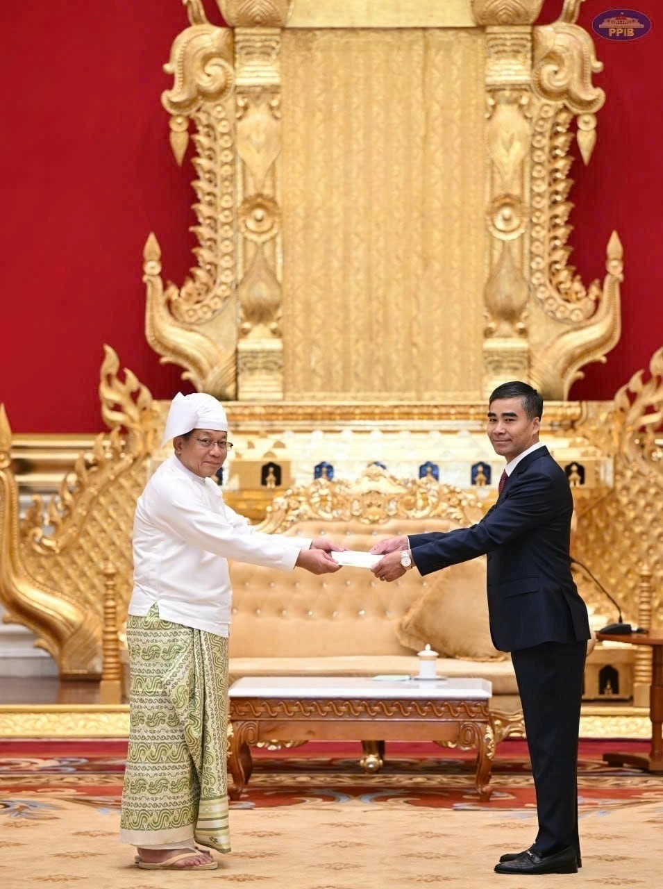 Đại sứ Nguyễn Anh Đức trình Quốc thư lên Tổng thống Myanmar Đại sứ Nguyễn Anh Đức trình Quốc thư lên Tổng thống Myanmar