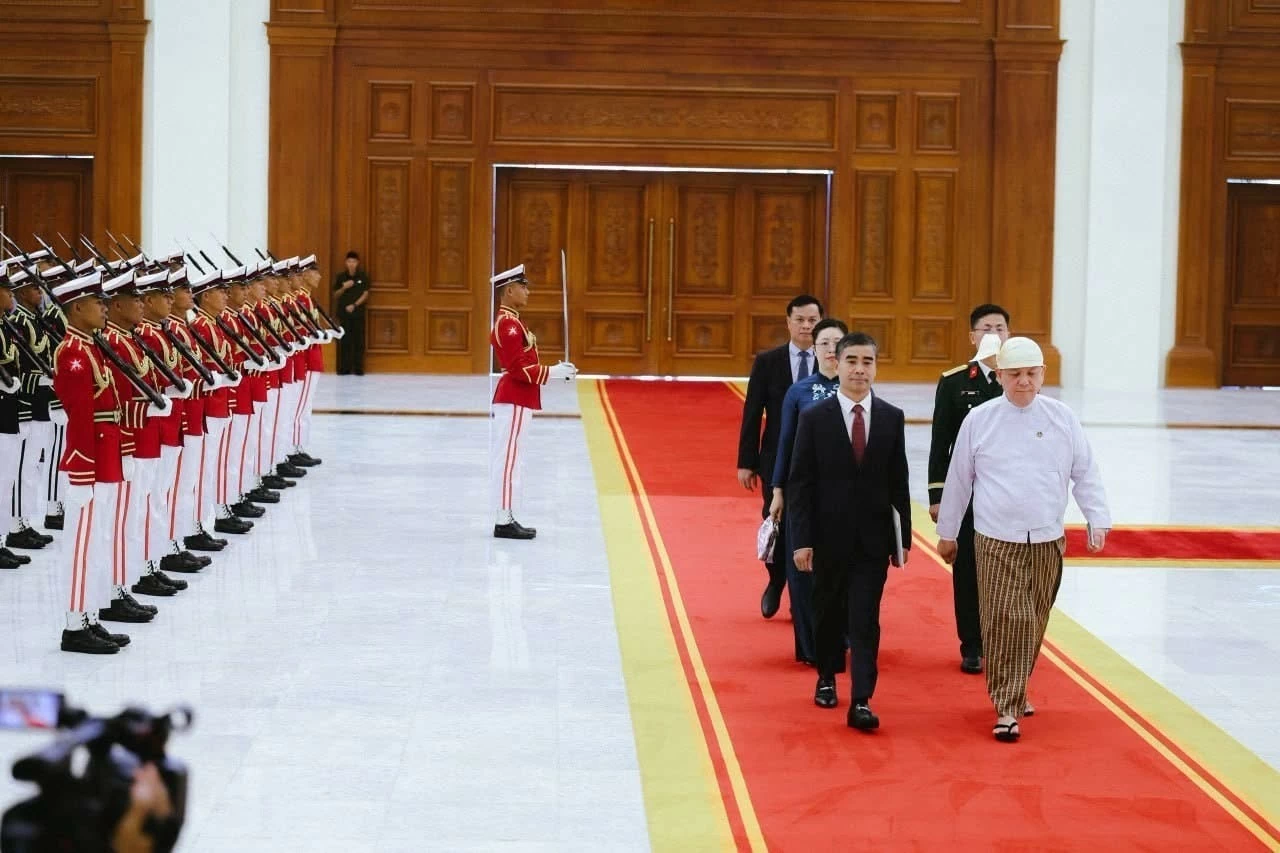 Đại sứ Nguyễn Anh Đức trình Quốc thư lên Tổng thống Myanmar Đại sứ Nguyễn Anh Đức trình Quốc thư lên Tổng thống Myanmar