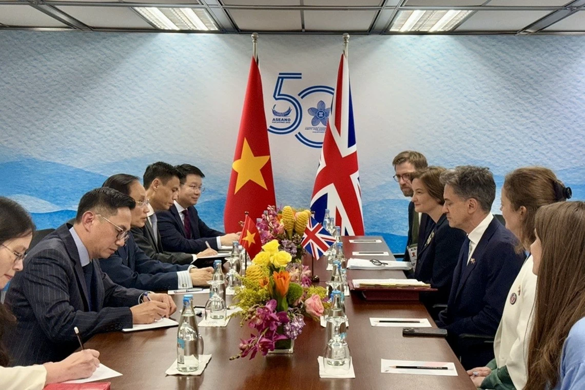 Bộ trưởng Ngoại giao Lê Hoài Trung đồng chủ trì Hội nghị Bộ trưởng Ngoại giao ASEAN-Anh và gặp Bộ trưởng Ngoại giao Vương quốc Anh Ed Miliband