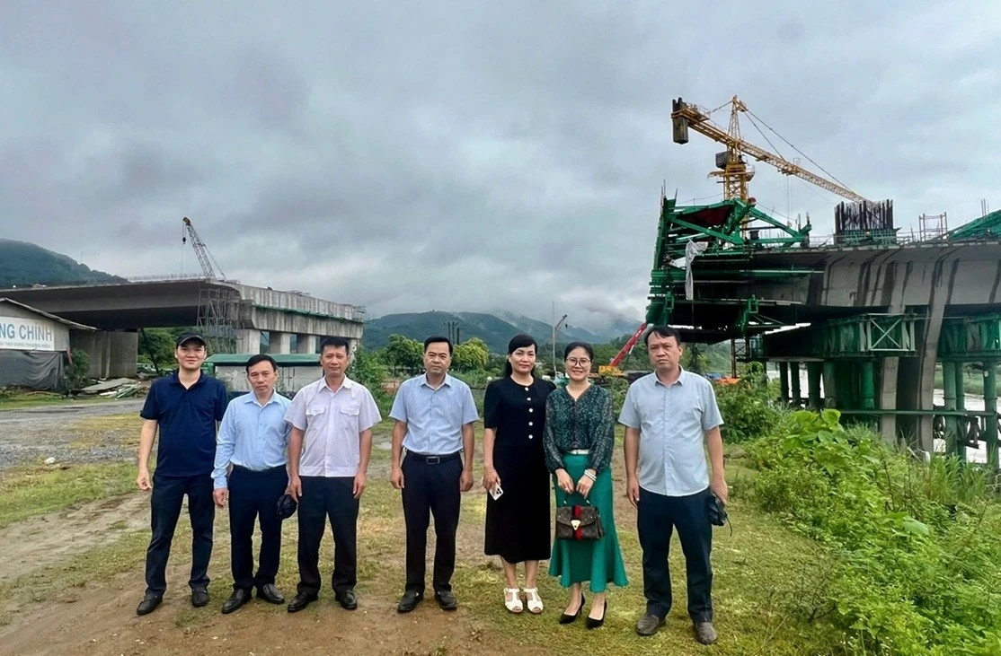 Tổng Lãnh sự Việt Nam tại Côn Minh Nghiêm Việt Chung khảo sát khu vực biên giới và tham dự Hội nghị xúc tiến đầu tư tỉnh Lào Cai năm 2026 Tổng Lãnh sự Việt Nam tại Côn Minh Nghiêm Việt Chung khảo sát khu vực biên giới và tham dự Hội nghị xúc tiến đầu tư tỉnh Lào Cai năm 2026