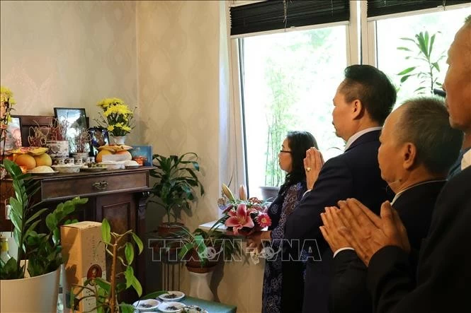 Ấm tình tri ân các gia đình liệt sĩ tại Đức Ấm tình tri ân các gia đình liệt sĩ tại Đức