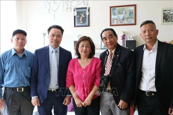 Ấm tình tri ân các gia đình liệt sĩ tại Đức Ấm tình tri ân các gia đình liệt sĩ tại Đức