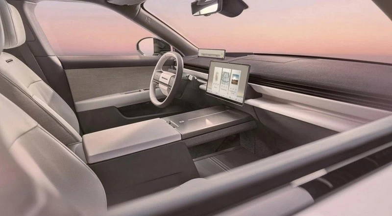 Khoang nội thất của Range Rover GT được thiết kế theo triết lý tối giản quen thuộc nhưng hiện đại hơn.