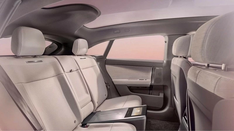 Dù chưa công bố kích thước chi tiết, Range Rover cho biết GT sẽ sở hữu hàng ghế sau rộng rãi.