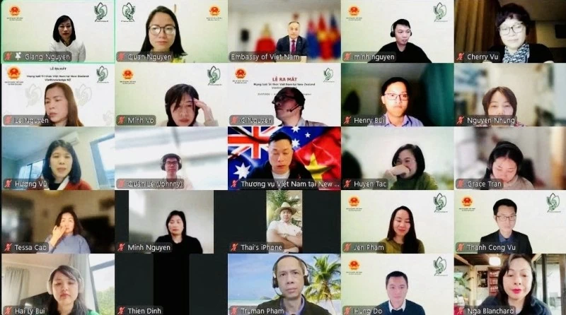 40.7: Kiều bào và câu chuyện đóng góp từ xa