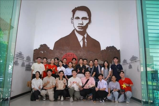 Theo dấu chân Bác, bồi đắp lòng yêu nước cho lưu học sinh Việt Nam tại Thái Lan