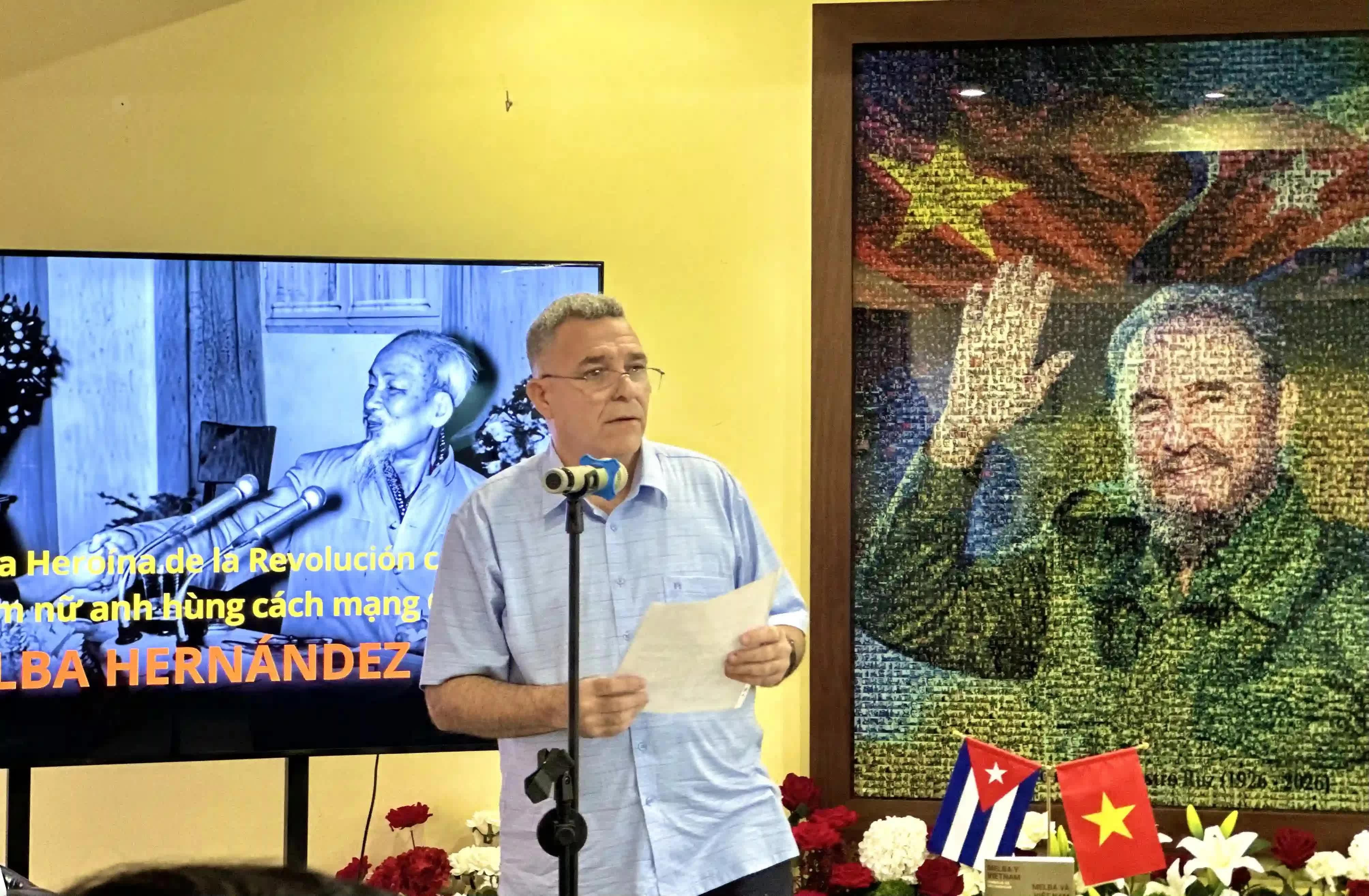 Ông Manuel Enrique Montané, cháu trai nữ anh hùng cách mạng Cuba Melba Hernández, tham dự lễ kỷ niệm 105 năm ngày sinh của bà tại Hà Nội. (Ảnh: Trung Anh)