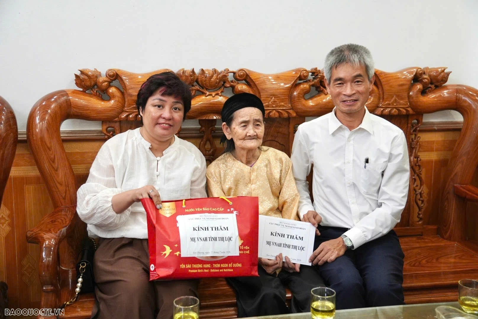 đồng chí Chu Đức Dũng, Phó Bí thư Đảng ủy Cục, Phó Chủ tịch Công đoàn Cục và đồng chí Đỗ Nam Phương, Phó Chủ tịch Công đoàn Cục, Trưởng Ban Nữ công