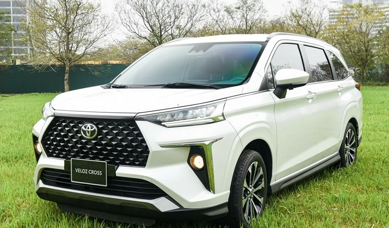 Toyota Veloz Cross đang được giảm hơn 100 triệu đồng ở một số đại lý. Toyota Veloz Cross đang được giảm hơn 100 triệu đồng ở một số đại lý.