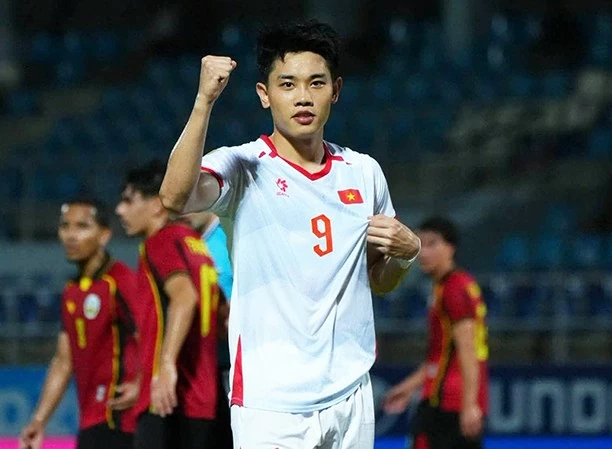Đình Bắc đã trở thành cầu thủ thứ 3 của Việt Nam lập hat-trick ở ASEAN Cup. 