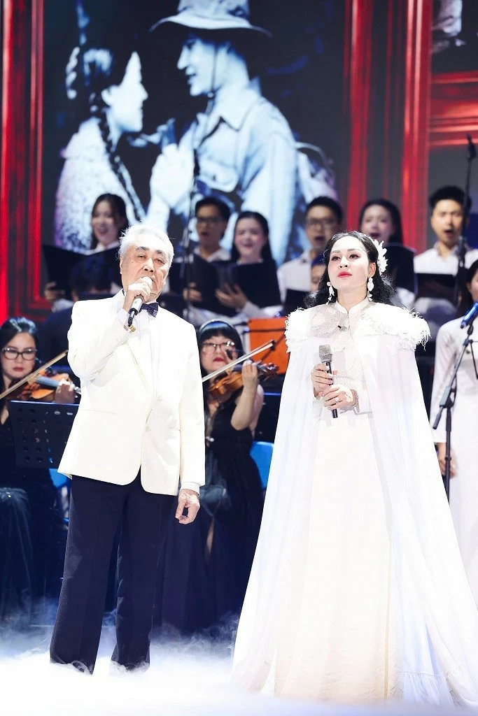 Ca sĩ Nguyễn Khánh Ly song ca cùng NSND Quang Thọ, tạo dấu ấn trong đêm nhạc tri ân