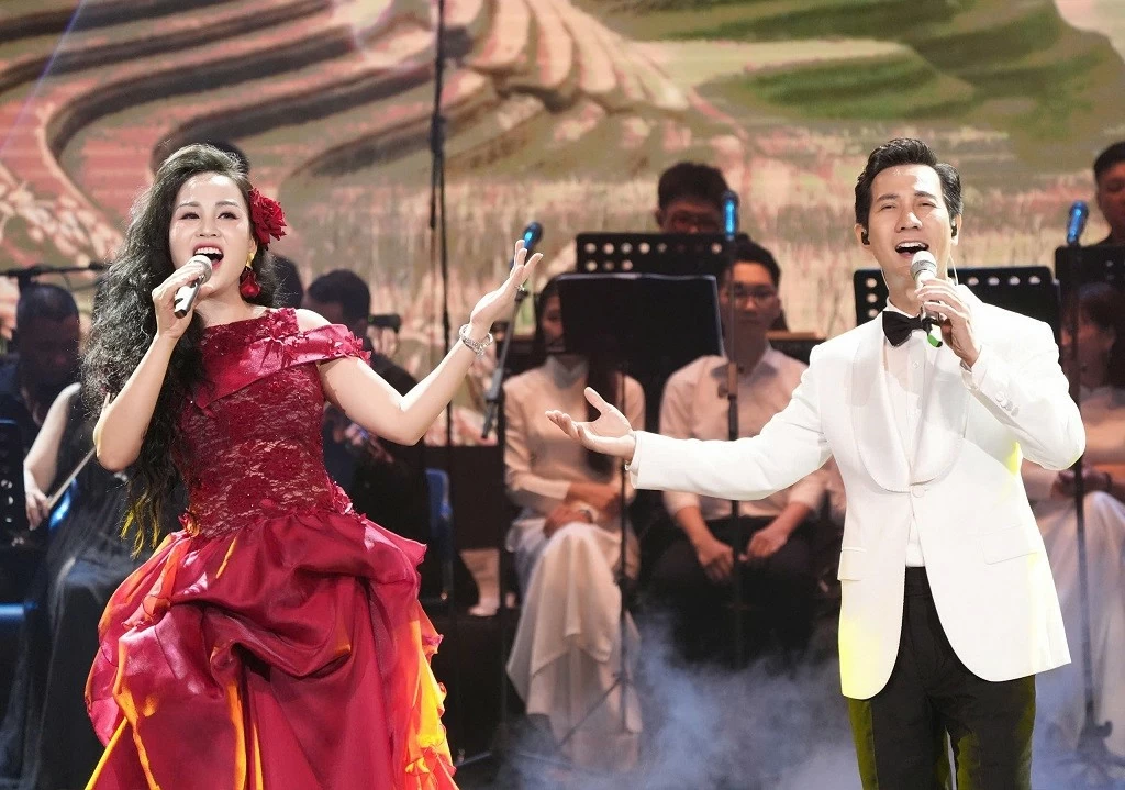 Ca sĩ Nguyễn Khánh Ly song ca cùng NSND Quang Thọ, tạo dấu ấn trong đêm nhạc tri ân