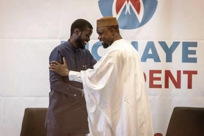 Tổng thống Senegal Bassirou Diomaye Faye (trái) và cựu Thủ tướng Ousmane Sonko khi còn sát cánh trong phong trào cải cách đưa liên minh của họ giành chiến thắng tại cuộc bầu cử năm 2024. (Nguồn: Powers of Africa)