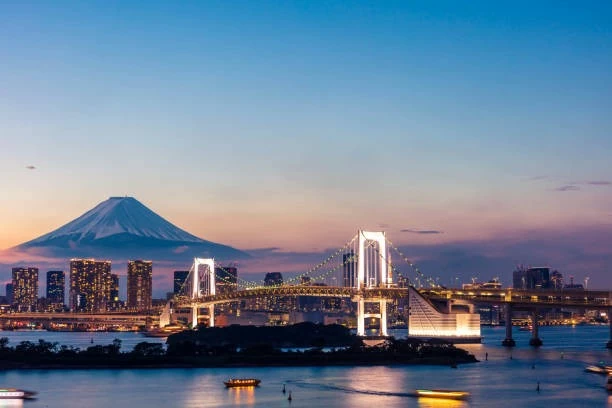 Toàn cảnh Tokyo lúc hoàng hôn với cầu Rainbow và núi Phú Sĩ, Nhật Bản. (Nguồn: Getty Images)