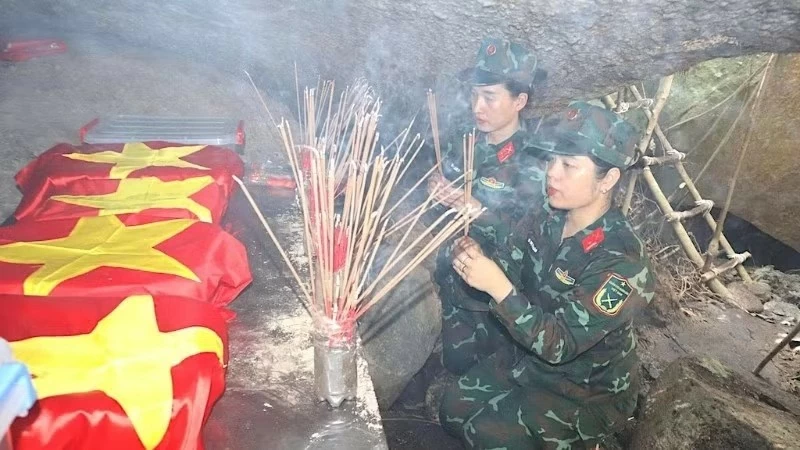 Thành phố Đà Nẵng: Tiếp sức cho lực lượng quy tập hài cốt liệt sĩ tại hang Đá Sập Thành phố Đà Nẵng: Tiếp sức cho lực lượng quy tập hài cốt liệt sĩ tại hang Đá Sập