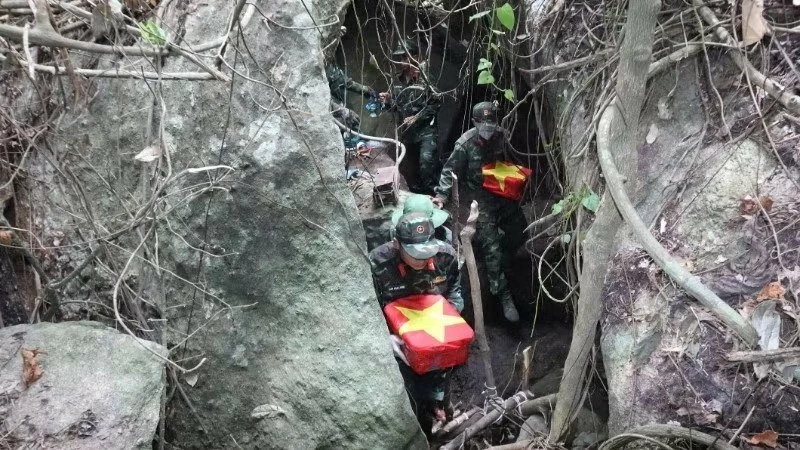 Thành phố Đà Nẵng: Tiếp sức cho lực lượng quy tập hài cốt liệt sĩ tại hang Đá Sập Thành phố Đà Nẵng: Tiếp sức cho lực lượng quy tập hài cốt liệt sĩ tại hang Đá Sập