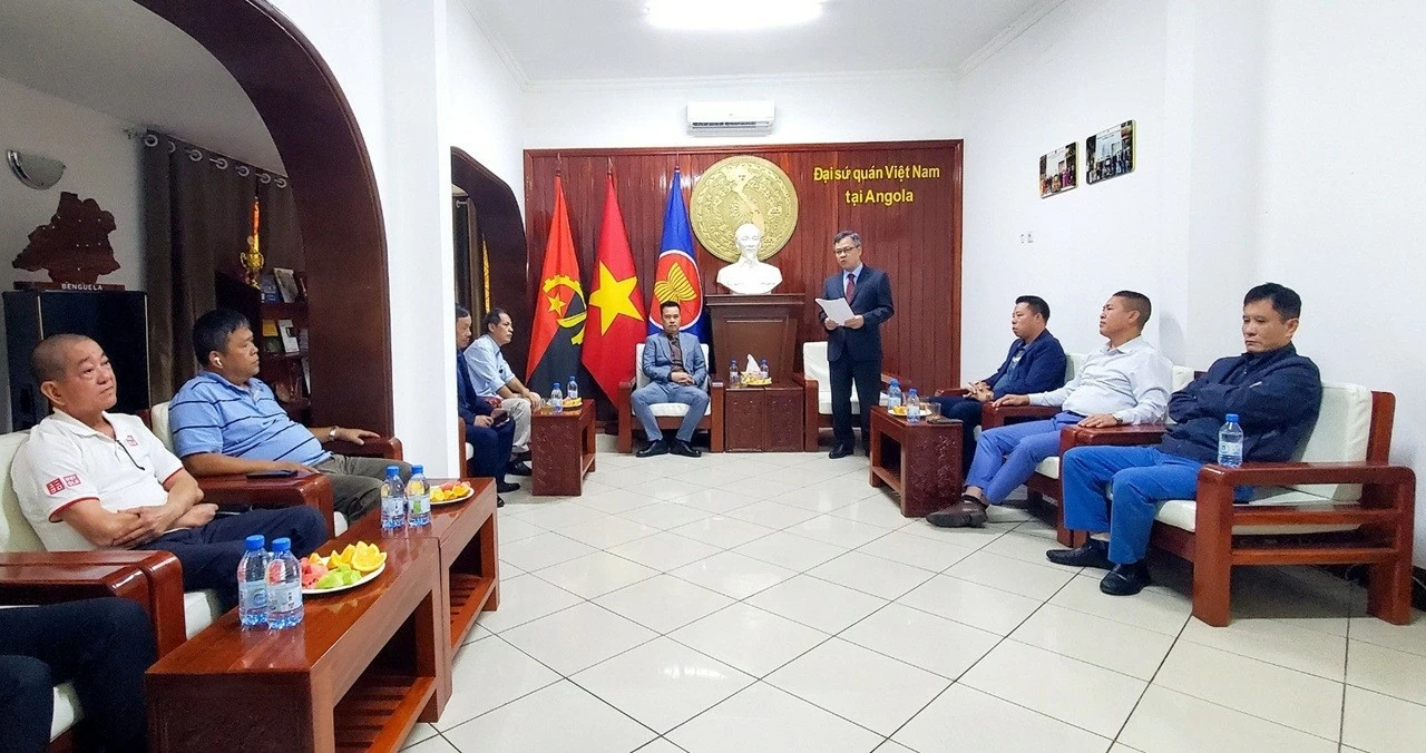 Kỷ niệm ngày Thương binh - Liệt sĩ: Đại sứ quán gặp cựu chiến binh Việt Nam sinh sống, làm việc tại Angola Kỷ niệm ngày Thương binh - Liệt sĩ: Đại sứ quán gặp cựu chiến binh Việt Nam sinh sống, làm việc tại Angola