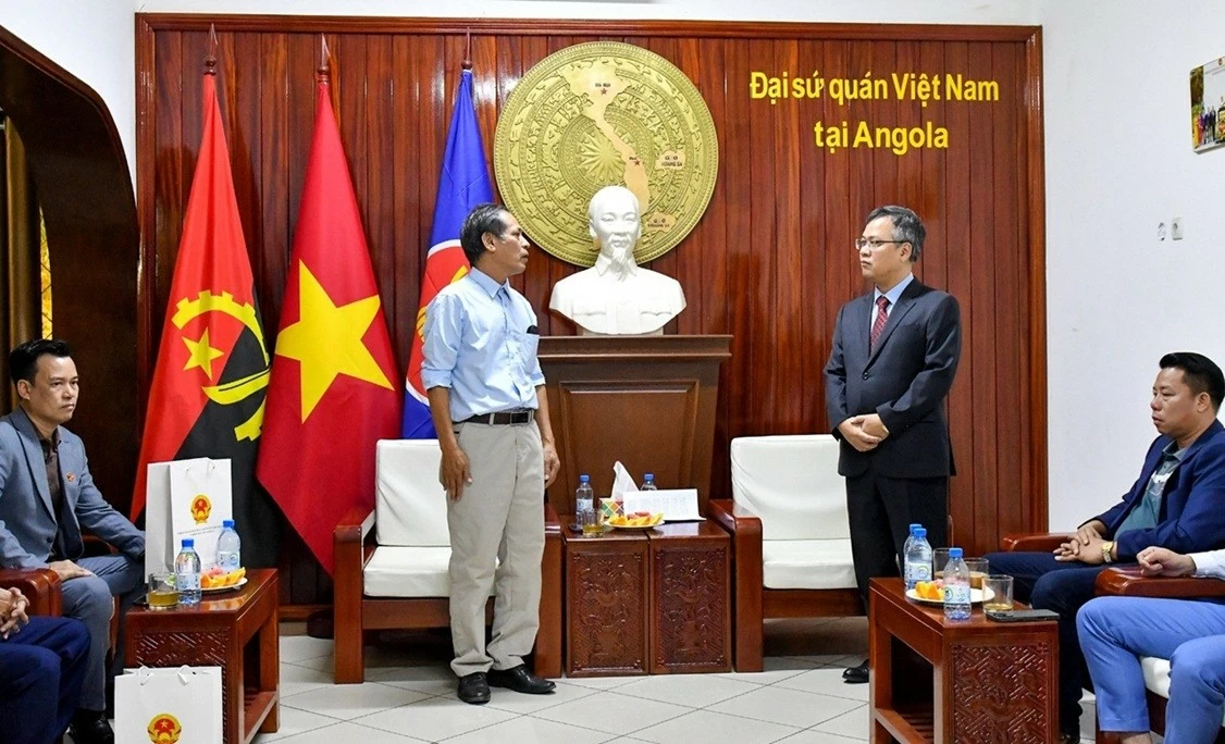 Kỷ niệm ngày Thương binh - Liệt sĩ: Đại sứ quán gặp cựu chiến binh Việt Nam sinh sống, làm việc tại Angola Kỷ niệm ngày Thương binh - Liệt sĩ: Đại sứ quán gặp cựu chiến binh Việt Nam sinh sống, làm việc tại Angola