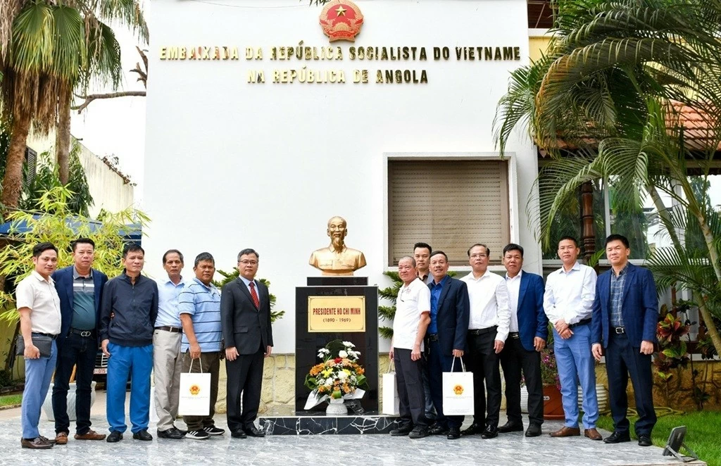 Kỷ niệm ngày Thương binh - Liệt sĩ: Đại sứ quán gặp cựu chiến binh Việt Nam sinh sống, làm việc tại Angola Kỷ niệm ngày Thương binh - Liệt sĩ: Đại sứ quán gặp cựu chiến binh Việt Nam sinh sống, làm việc tại Angola