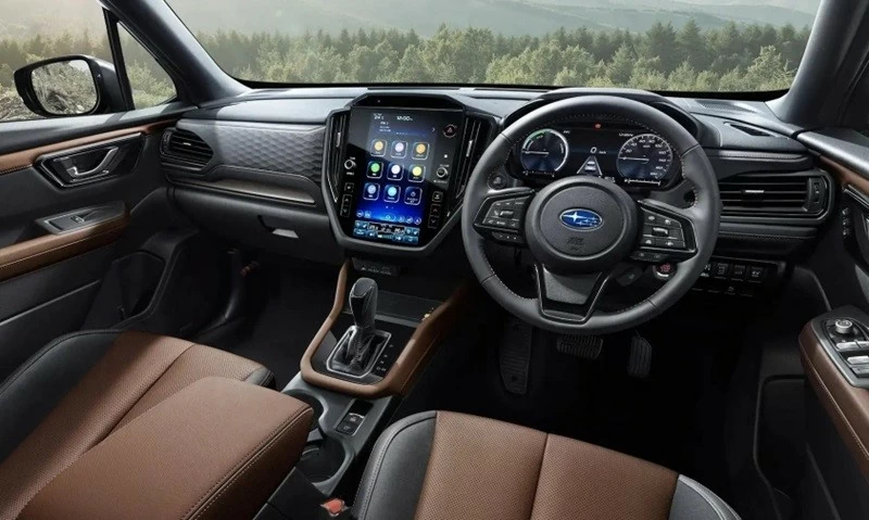 Khoang nội thất của Subaru Forester hybrid.