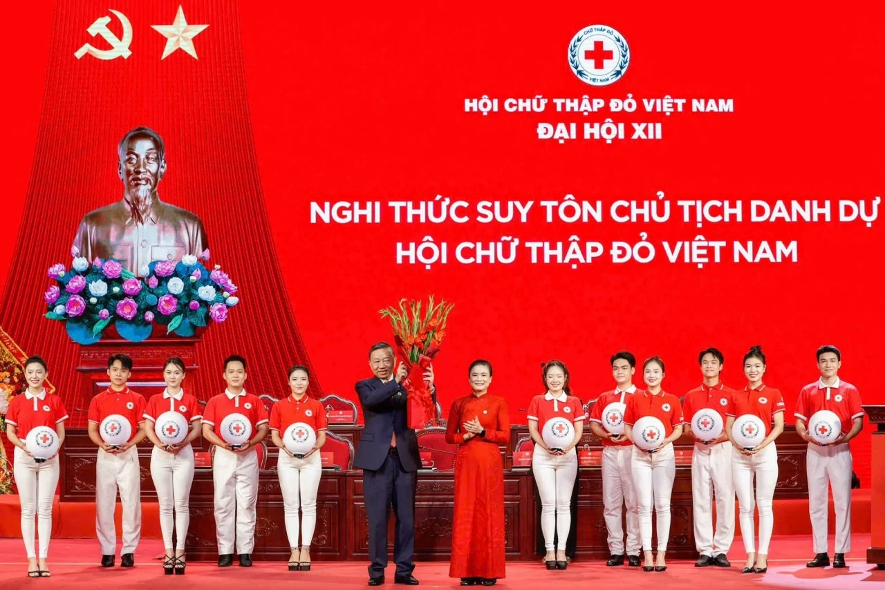 Đại hội đã thực hiện nghi thức đề cử Tổng Bí thư, Chủ tịch nước Tô Lâm giữ cương vị Chủ tịch danh dự Hội Chữ thập đỏ Việt Nam, nhiệm kỳ 2026-2031. Đại hội đã thực hiện nghi thức đề cử Tổng Bí thư, Chủ tịch nước Tô Lâm giữ cương vị Chủ tịch danh dự Hội Chữ thập đỏ Việt Nam, nhiệm kỳ 2026-2031.